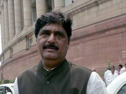 modi gave tribute to gopinath munde