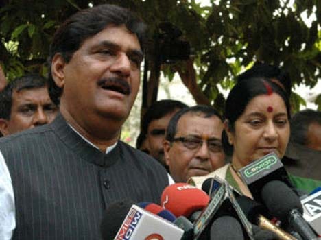 profile of gopinath munde