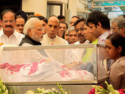 gopinath munde's funeral in his native place