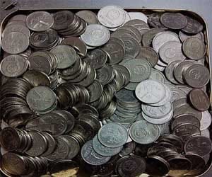 boss pays wages in 300 kilos of coins