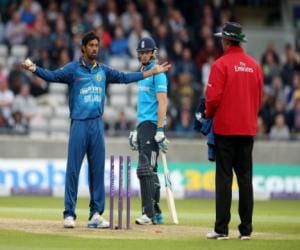 controversial run out by Sachithra Senanayake 
