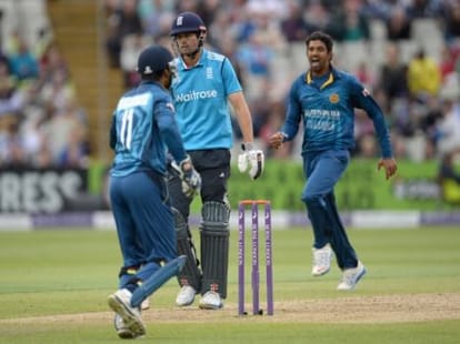 controversial run out by Sachithra Senanayake 