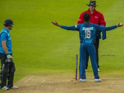 controversial run out by Sachithra Senanayake 