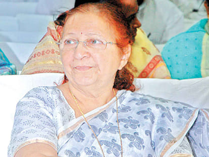 Swati met Smitra  Mahajan, demands special session on women's safety.