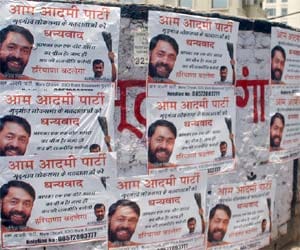 aam aadmi party sticks posters in gurgaon