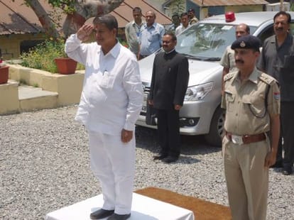 cm harish rawat injured in plane accident