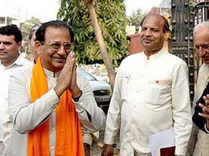 dispute in delhi bjp for cm candidate after harshvardhan goes to central cabinet