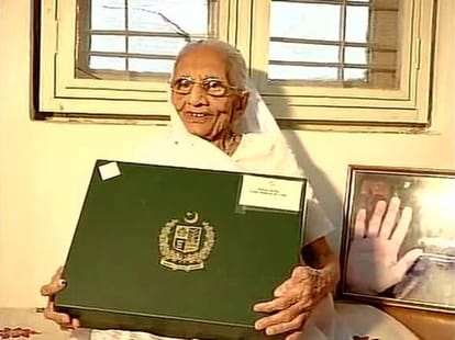 hatred post on facebook for narendra modi mother
