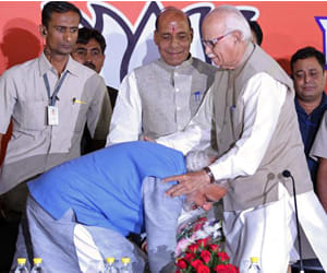 stop touching my feet and be regular in parliamet says modi to MPs