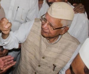 ND tiwari delhi visit create tension in samajwadi party.