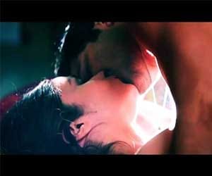 3 bold kiss of alia bhatt