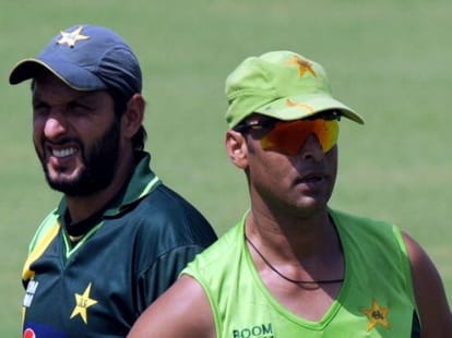 39 years old Akhtar to tie the knot with teenager
