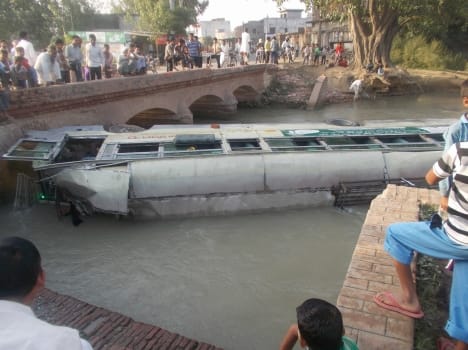 bus fell in gang nahar