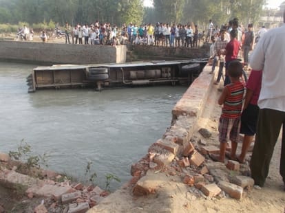bus fell in gang nahar