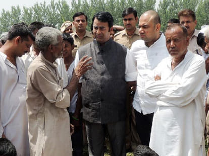 Hazi Yakoob Qureshi has relations with terrorists.