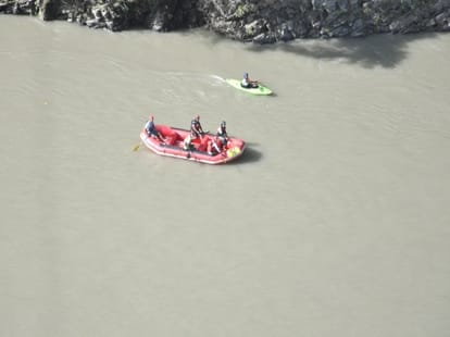 man with 6 year old niece swept away by flooding byas River.
