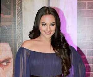 trasparent dress of sonakshi sinha