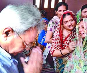 LK Vajpeyee meets vijay pandit family