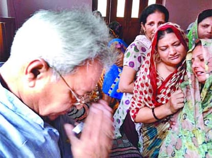 LK Vajpeyee meets vijay pandit family