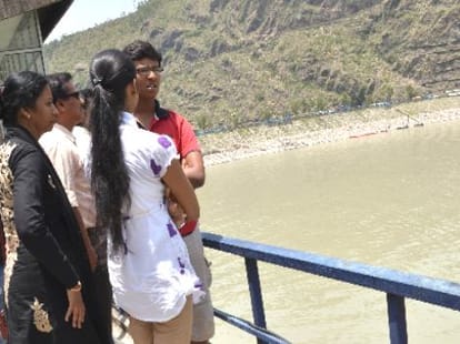 While photography at Beas River Delhi's tourist shed in himachal