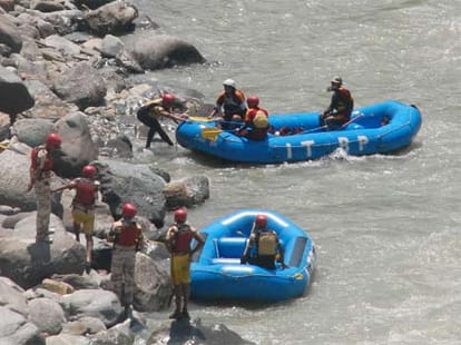 mandi accident: 13th deasd body recovered from pandoh dam