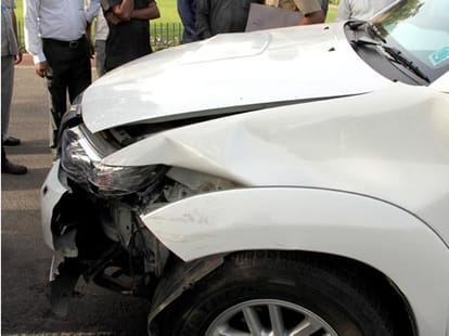 High-speed car enters Hanuman Temple in karol bagh delhi.