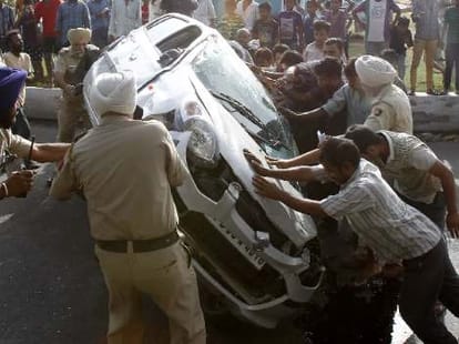 road accident in dehradun