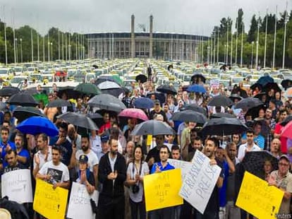 taxi-train strike in europe on a ape