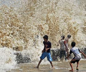 Rain crammed Mumbai, three killed