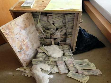 50 crore found inside a wooden box