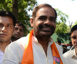 bjp mp ramesh bidhuri gives controversial statement in loksabha