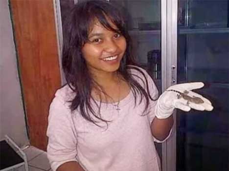 women gives birth to a lizard