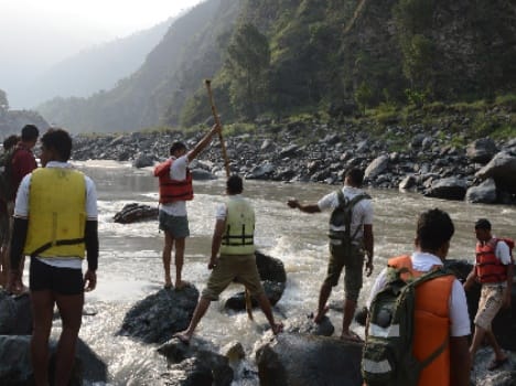 accident at chamba, four dead body found in chanderbhaga river.