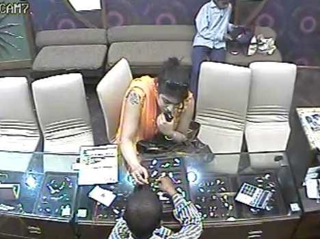 exclusive video: diamond ring theft Jewellers Shop