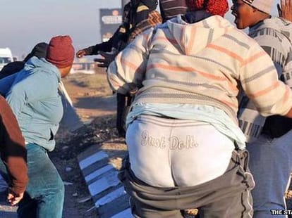 surprizing protest in south africa for clean toilets