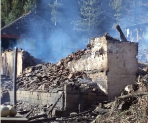 former panchayat pradhan home turn to ashes at mandi