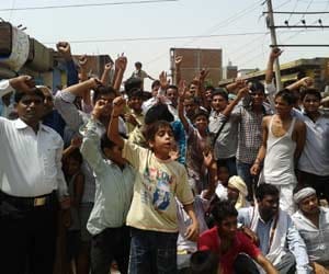 protest against power and water supply in faridabad