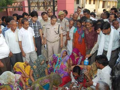 Two cops shot dead in Firozabad by unidentified persons