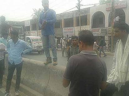 Two cops shot dead in Firozabad by unidentified persons