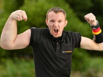 one armed wrestler