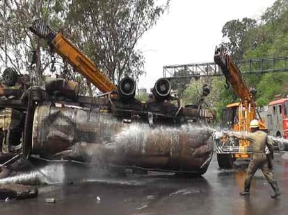 Kalka - Prwanu Barrier tanker full of alcohol relapse