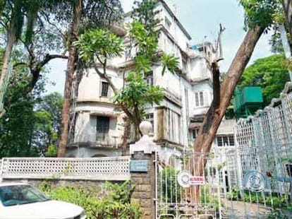 bhabha's banglow auctioned in 372 crores
