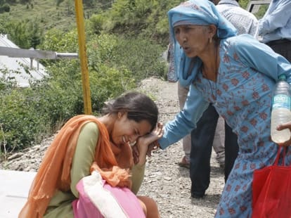 mother, grandmother died and save her son life