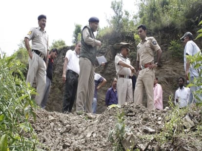 bus accident at mandi, 25 injured