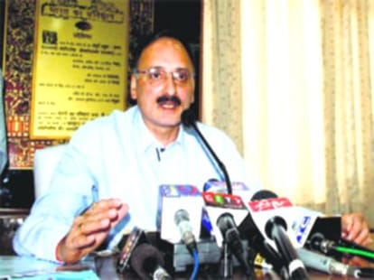 DC shimla claims that he will resign if road will not maintaned