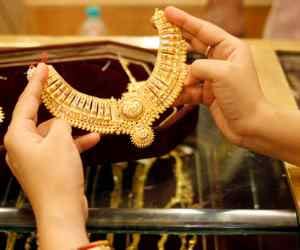 boy sold jwellery for money