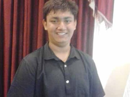 chitrang become iit jee topper