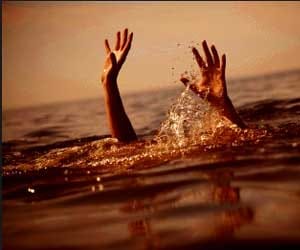 two woman swept in pauri, one died.