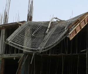 Linter of school under construction falls, 11 collapsed