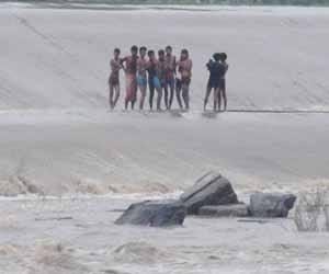administration issue flood alert